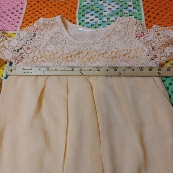 Simply Couture Pale Pink Blouse Size Medium M Lace Crocket Short Sleeve Sheer - Picture 2 of 15